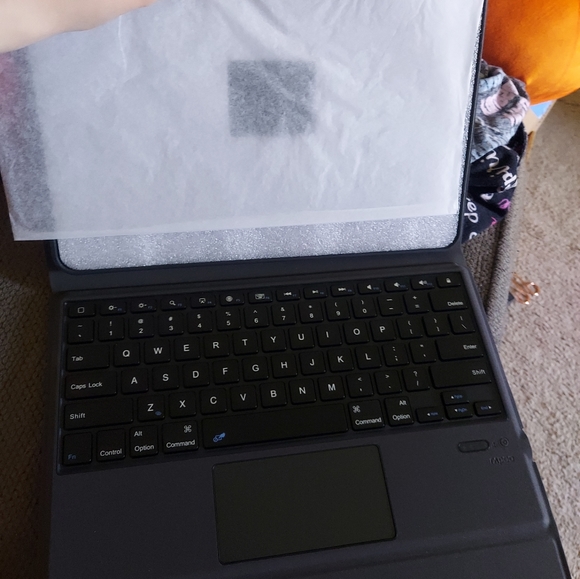 Ipad Case with Keyboard - Picture 5 of 9